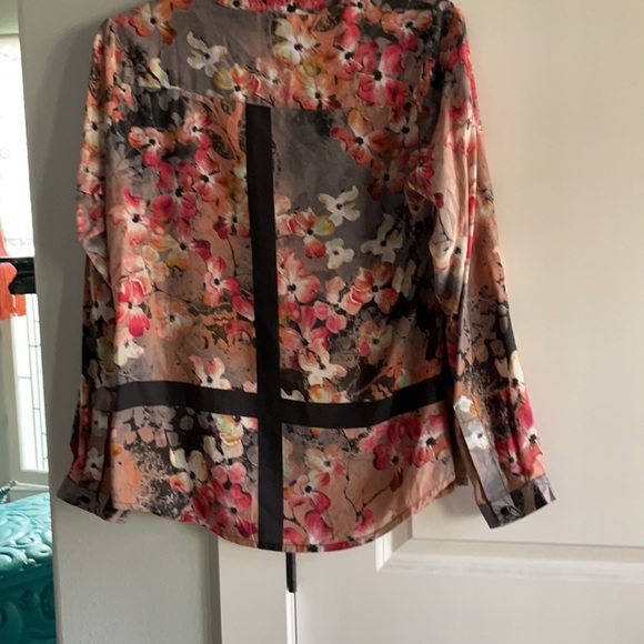 Women’s top - Picture 2 of 2